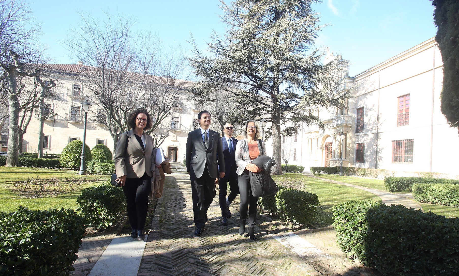 The Ambassador of Japan visits the University of Valladolid