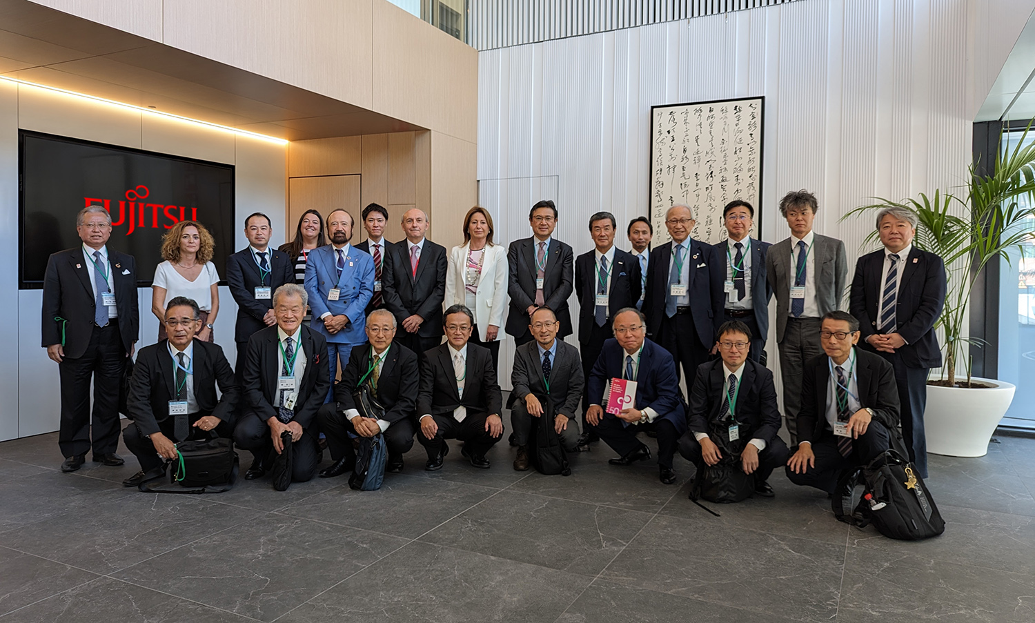 Visita de la Asociación de Empresas Industriales de Kioto a la sede de Fujitsu en Madrid