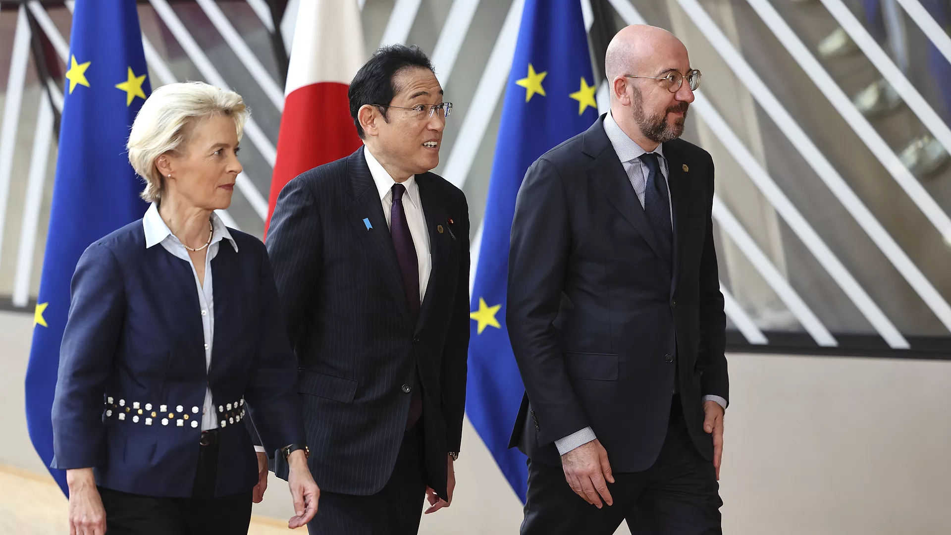 Japón y la UE se disponen a cooperar en materia de IA y flujos de datos